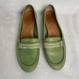 Born Women's Pistachio Leather Comfort Loafer Size 7.5 Classic Casual Coastal